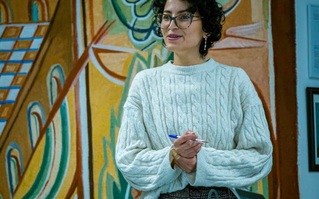 Fatine Moubsit, la voix de la résilience : une interview avec une artiste qui utilise le slam pour guérir