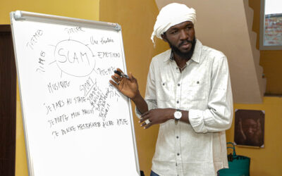 Le slam-poésie, un outil pédagogique en plein essor dans les écoles africaines