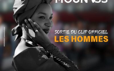 Mounass rend hommage aux hommes dans son nouveau clip “Les hommes”
